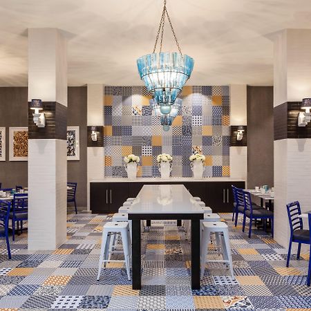 Sheraton Charlotte Hotel Экстерьер фото