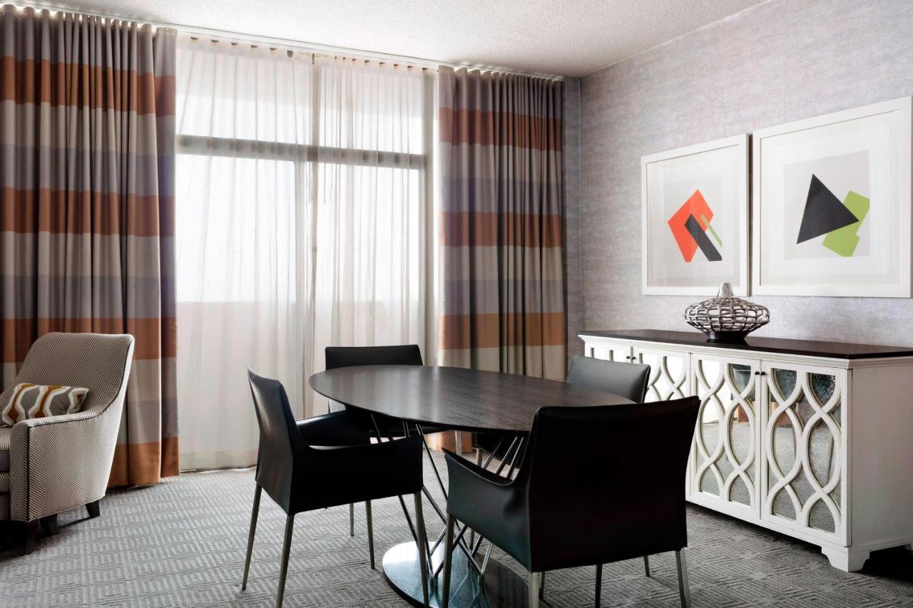 Sheraton Charlotte Hotel Экстерьер фото
