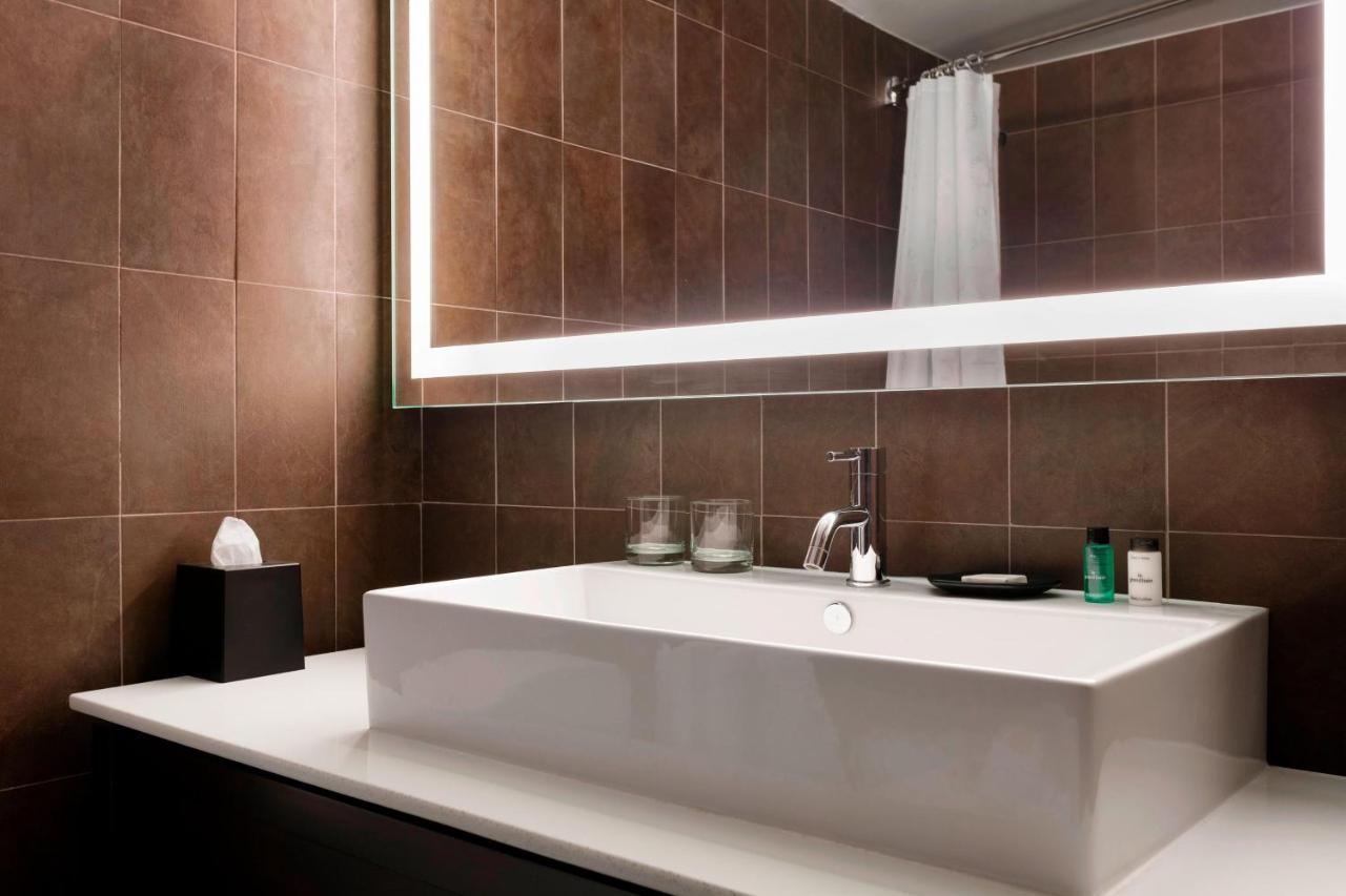 Sheraton Charlotte Hotel Экстерьер фото