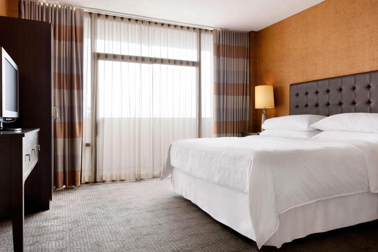 Sheraton Charlotte Hotel Экстерьер фото