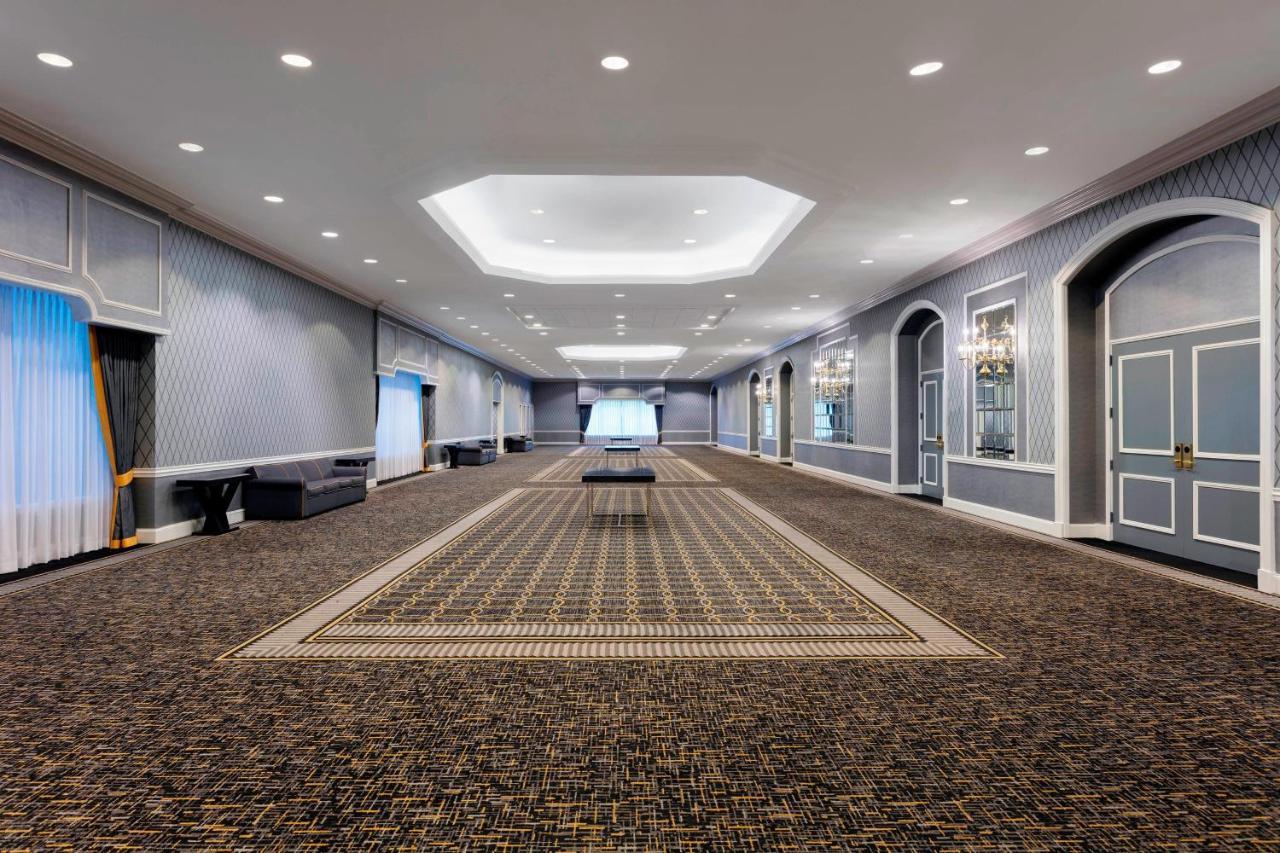 Sheraton Charlotte Hotel Экстерьер фото