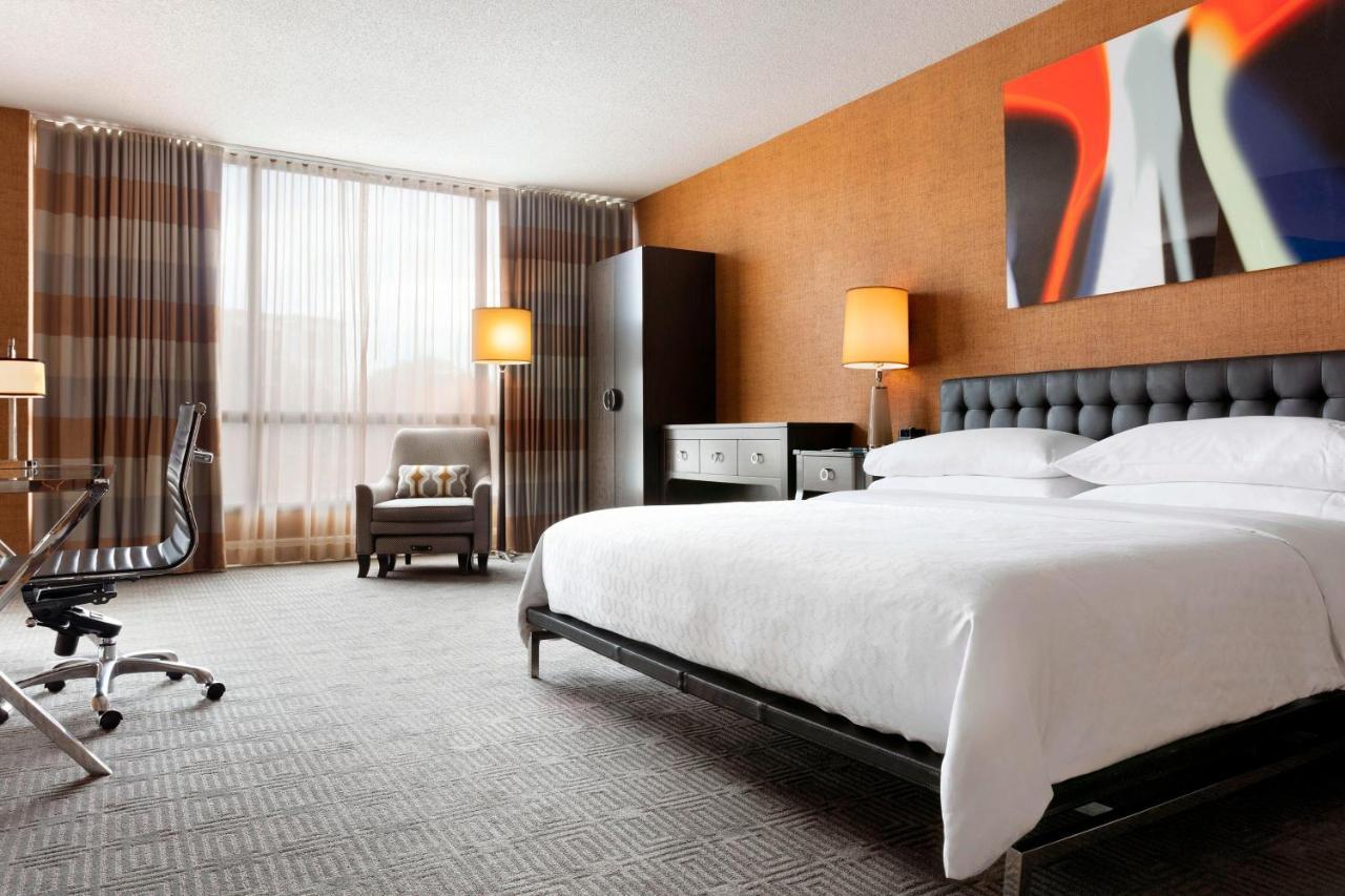 Sheraton Charlotte Hotel Экстерьер фото