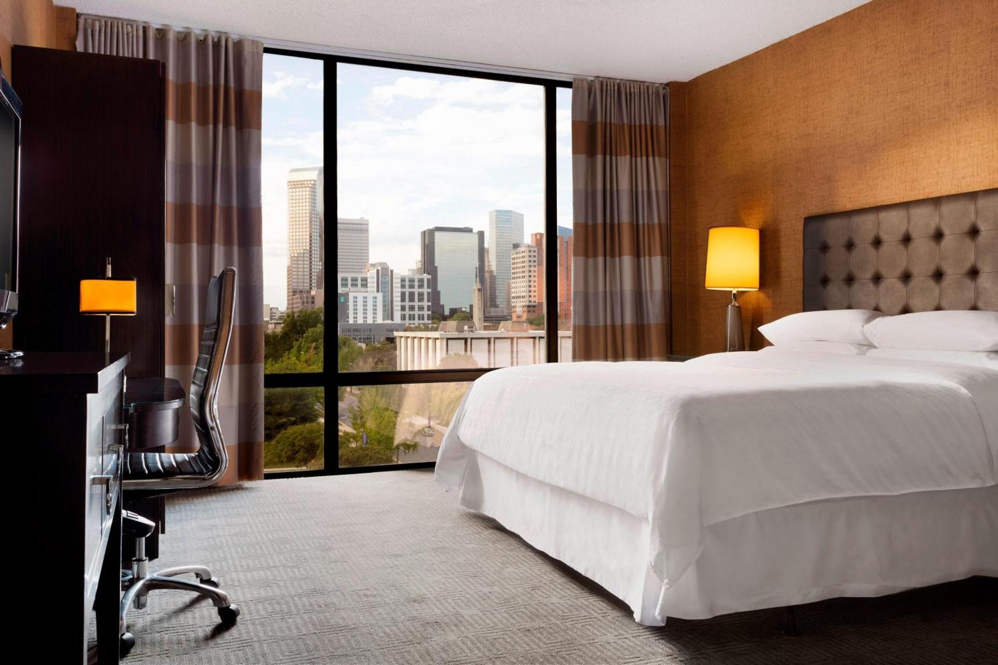 Sheraton Charlotte Hotel Экстерьер фото