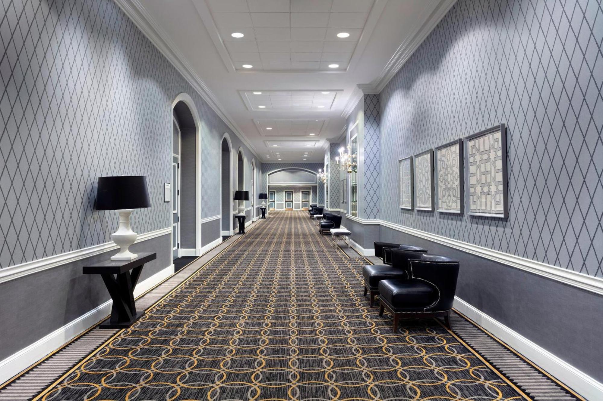 Sheraton Charlotte Hotel Экстерьер фото