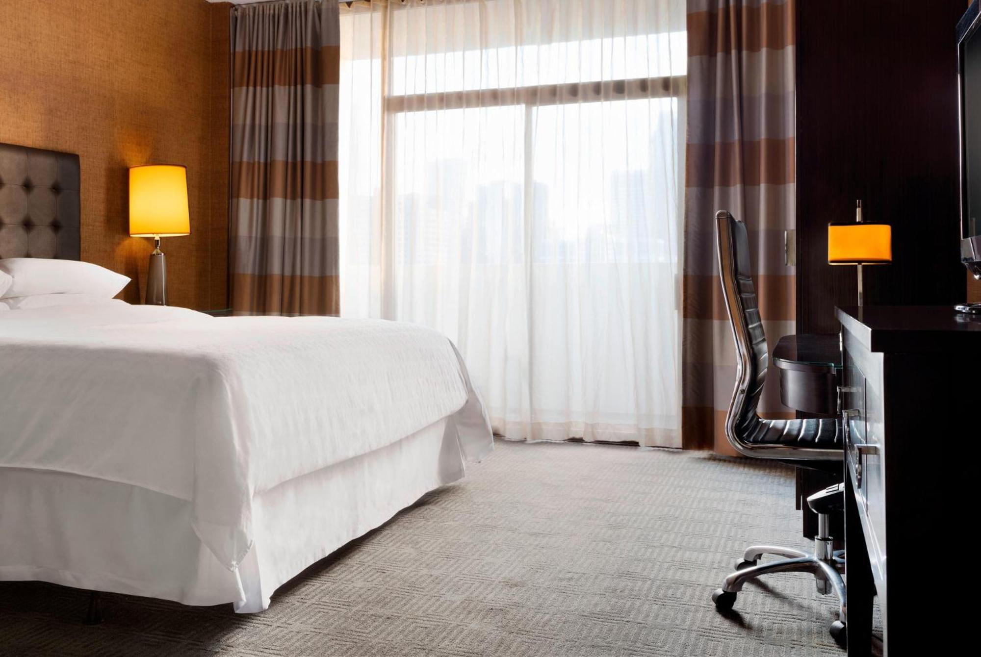 Sheraton Charlotte Hotel Экстерьер фото